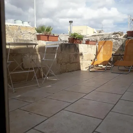 Charming Maltese Apartment With Terrace Panzió