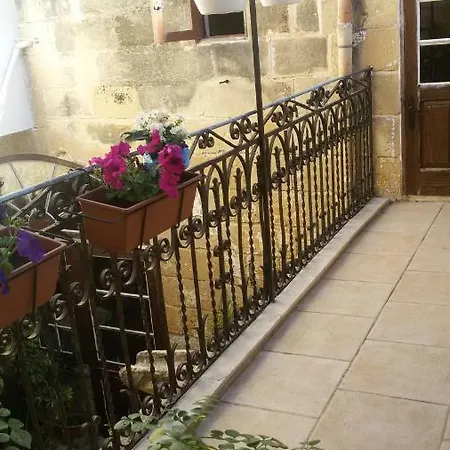 Charming Maltese Apartment With Terrace Panzió *