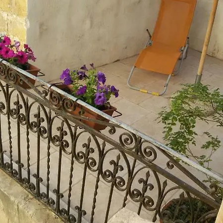 Charming Maltese Apartment With Terrace Bed & Breakfast Tarxien