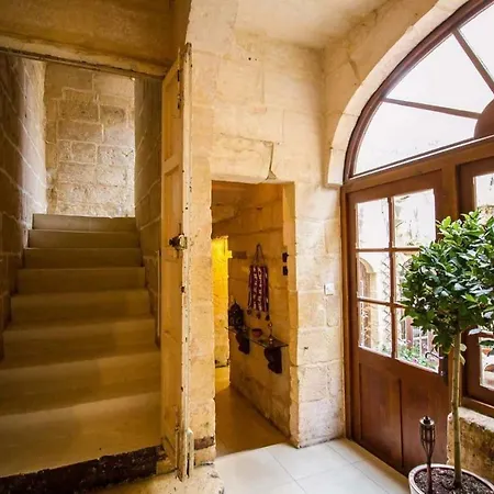Panzió Charming Maltese Apartment With Terrace Tarxien