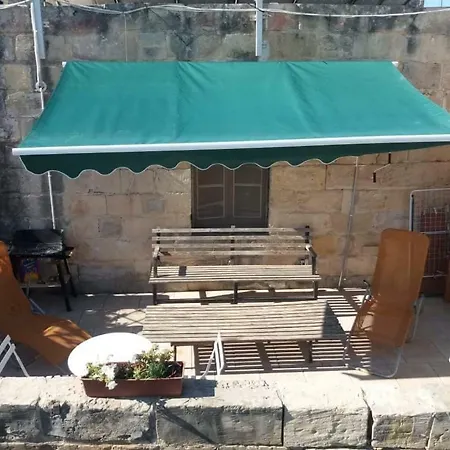Bed & Breakfast Charming Maltese Apartment With Terrace Tarxien